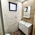 Vicky Apartman *
